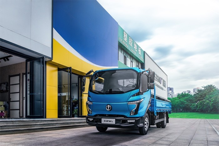 飛碟w5產(chǎn)品推介會(huì)，在浙江溫州成功舉辦，飛碟汽車產(chǎn)品驚艷亮相，以性能優(yōu)良、可靠耐用、高效合規(guī)、經(jīng)濟(jì)省油等優(yōu)勢(shì)產(chǎn)品為客戶帶來全場(chǎng)景、全工況的更優(yōu)選擇。