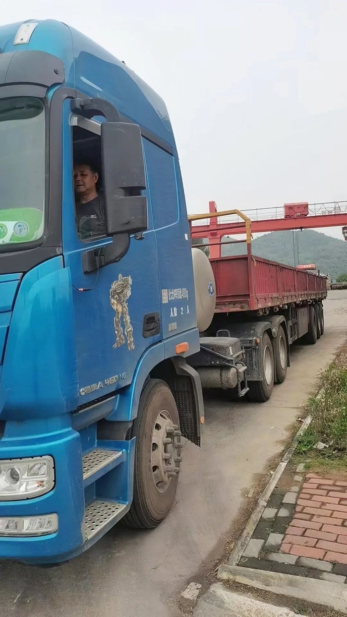 無論是整車全生命周期的經濟性,還是服務的專業性,歐曼GTL460燃氣重卡都表現得非常好,可謂省錢、省心、省力,這是田國良的直觀感受。