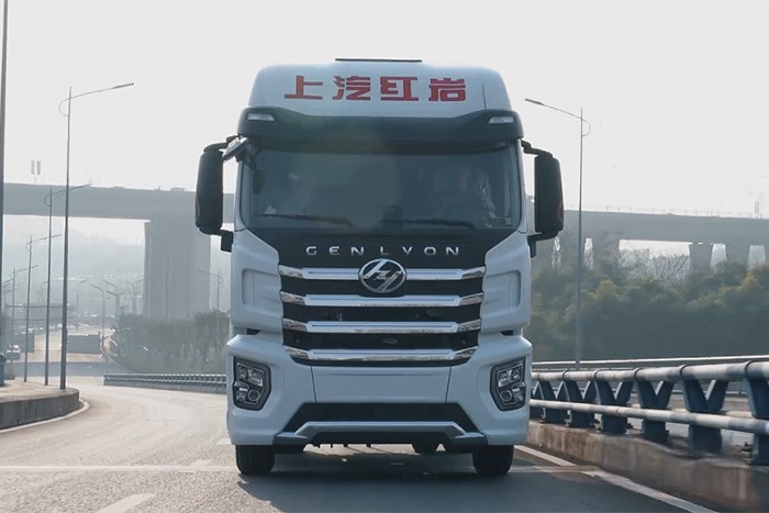 “極致能量回收”是上汽紅巖將新能源技術與智能化技術充分融合的典型案例之一,采用線性多檔位超級能量回收,以最高70%的回收率領先行業。