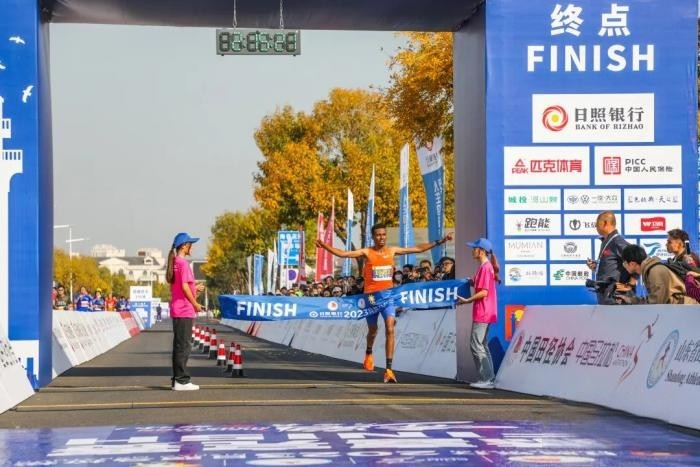 賽事官方唯一指定用車 飛碟汽車與跑友們共赴“日馬”之約!