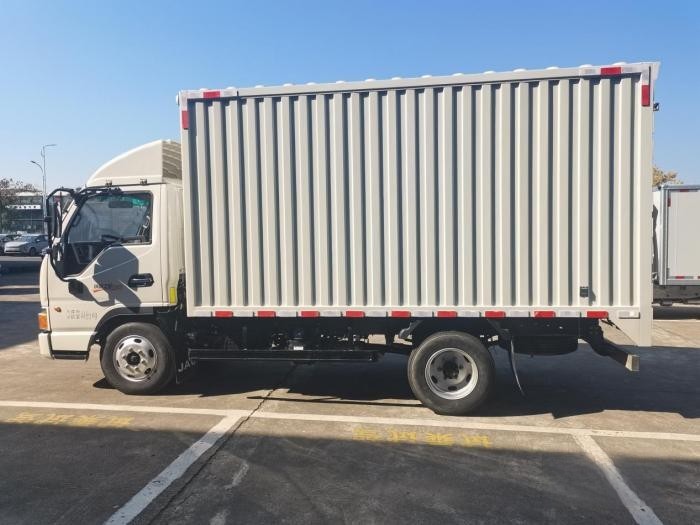 更長更寬更強 價格僅6.99萬 康鈴創富之星H3測評